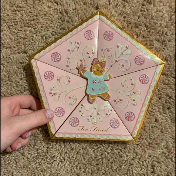 Two faced holiday eyeshadow palette - Picture 1 of 3